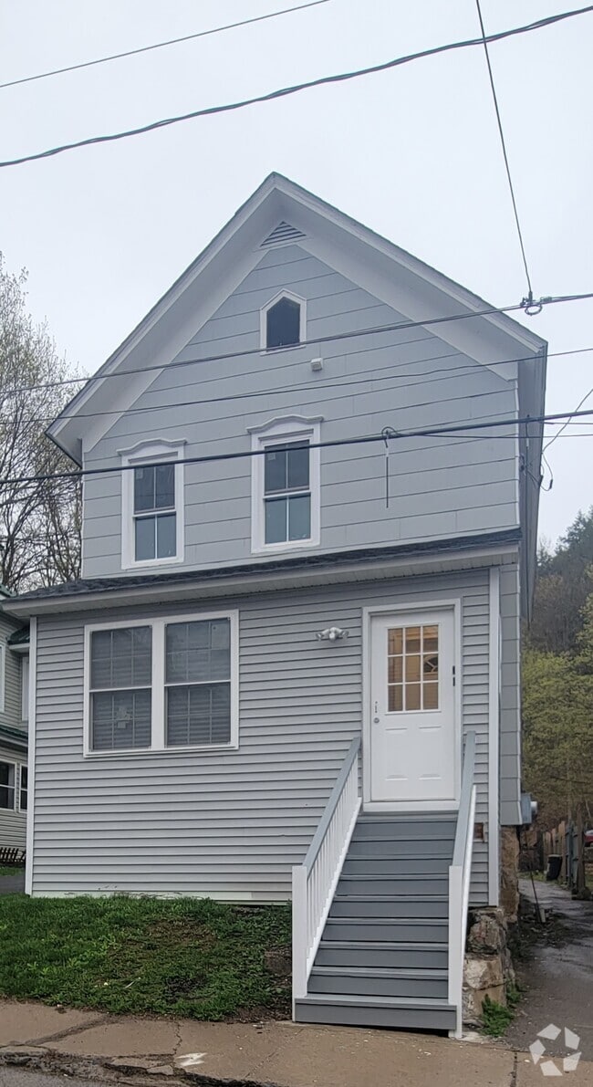 Building Photo - 62 Moreland St