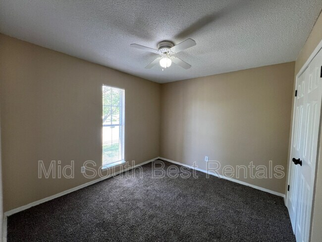 Building Photo - 4418 Davidcrest Dr