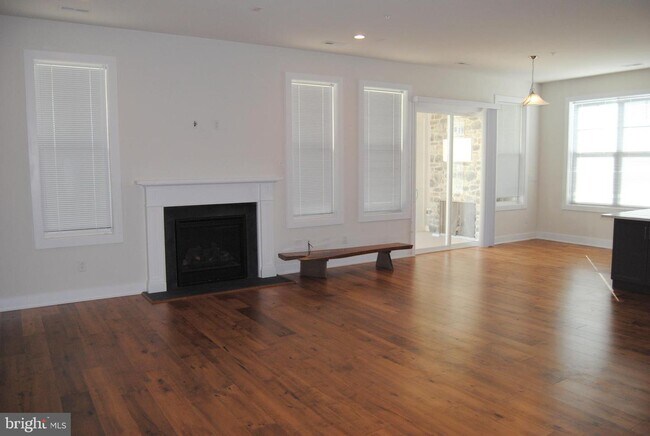 Foto del edificio - 325 Concourse Blvd