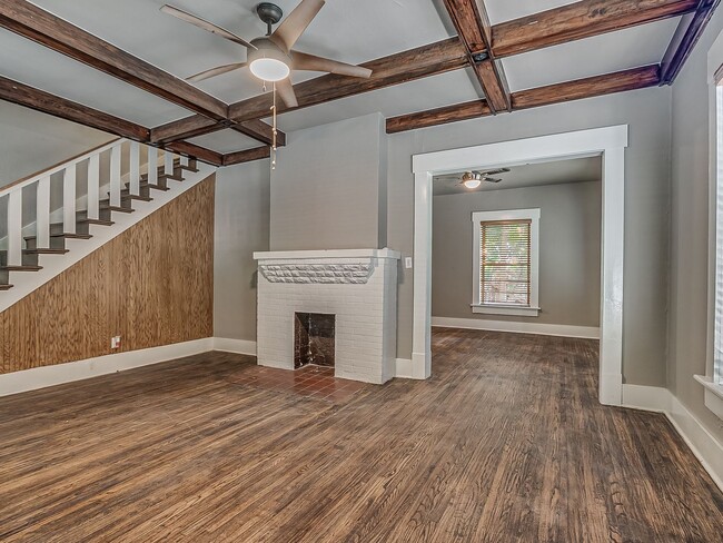 Foto del edificio - Charming Updated Mesta Park Duplex - New S...