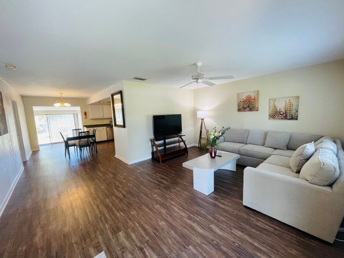 Foto principal - Beautiful Home in the Highly Sought-After ...