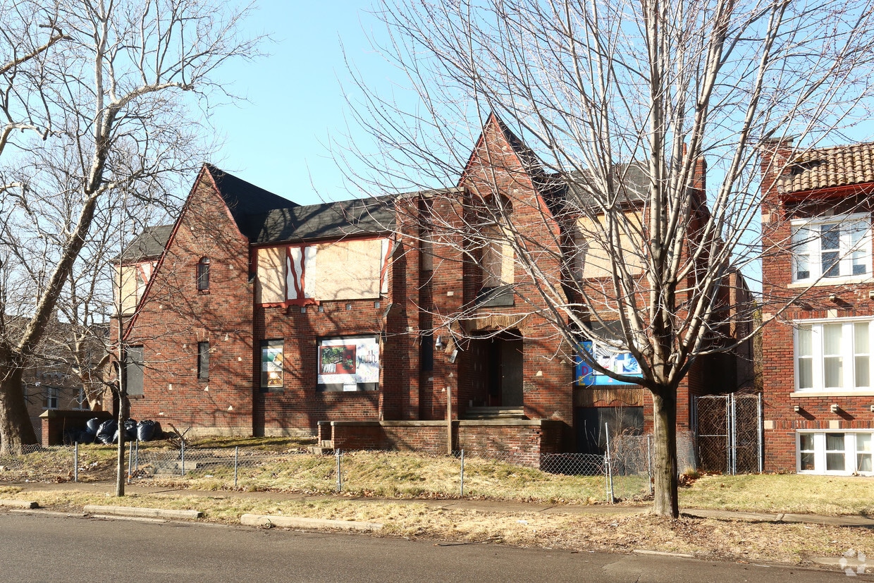 Building Photo - 13905 La Salle Blvd