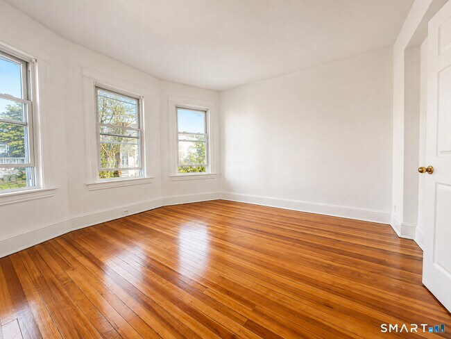 Foto del edificio - 545 Huntington Rd