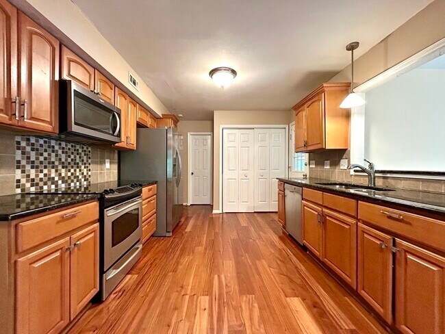 Foto del edificio - 1210 Somersby Ln