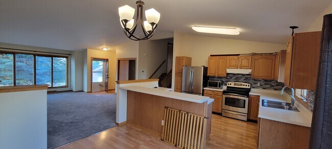 Foto del edificio - 6401 Toribrooke Ln