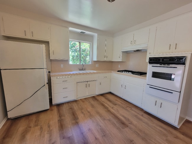 Building Photo - 13530 Leadwell St