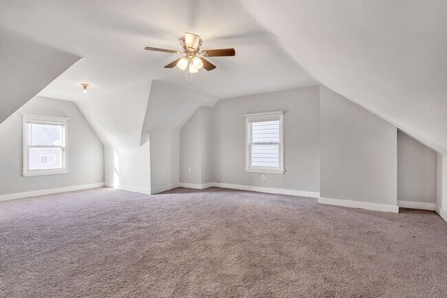Foto del edificio - 4/5 Bed 2 Bath - South Oakland, ALL UPDATE...