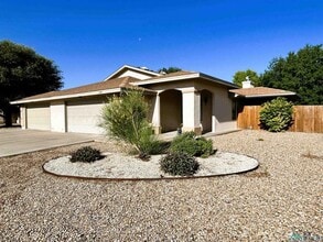 Building Photo - 3206 N Richardson Ave