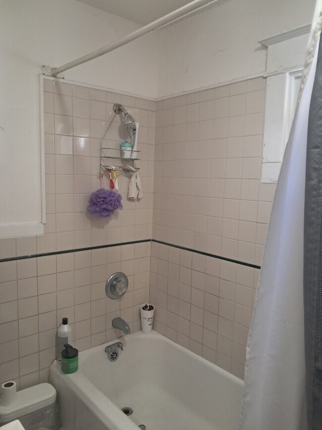 Foto del edificio - 410 W Columbia Ave