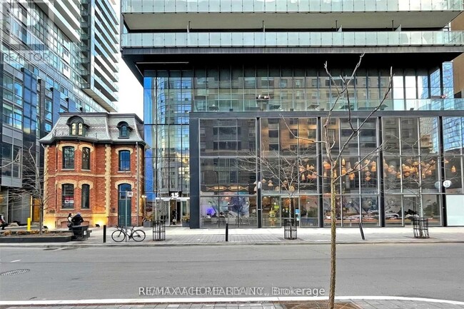 Building Photo - 15-4815 Grenville St