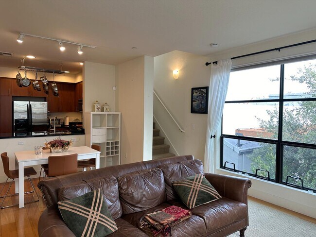 Building Photo - 116 S 1st St