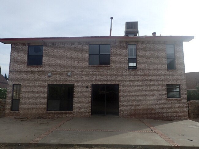 Foto del edificio - 8400 Saratoga Dr