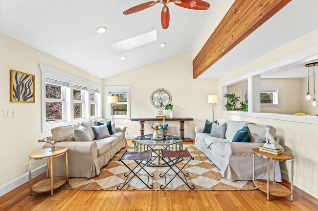 Foto del edificio - 3712 SW Thistle St