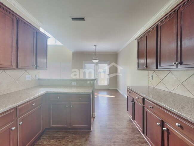 Foto del edificio - 3225 Saddlebrook Dr
