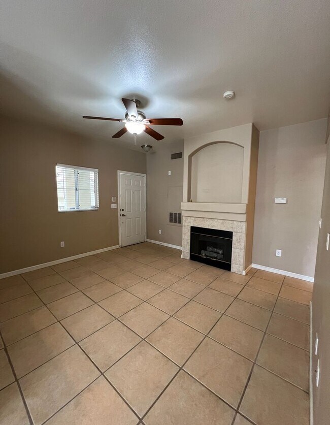 Building Photo - 2 Bedroom Condo in Summerlin with Garage