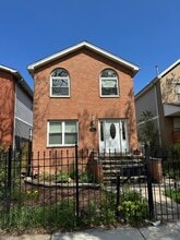 Building Photo - 1031 N Keeler Ave