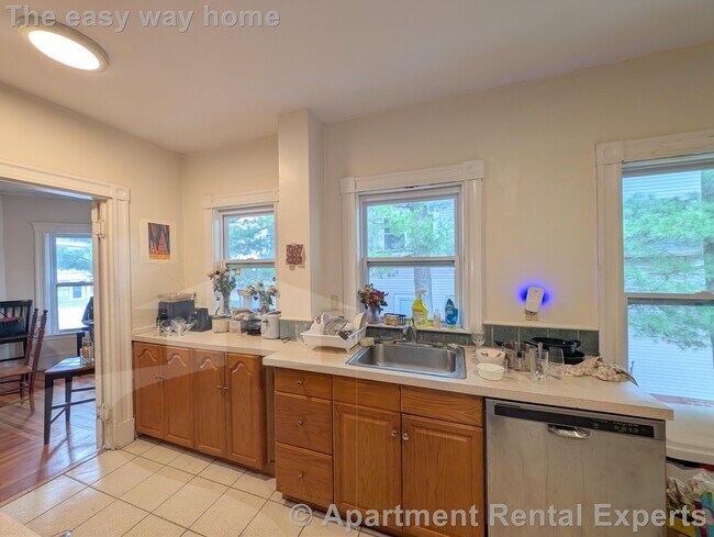 Foto del edificio - 16 Curtis Ave