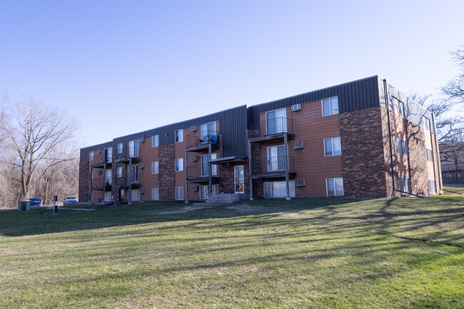 Building Photo - Lakewood Apartments