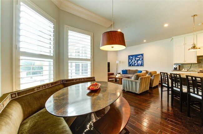 Foto del edificio - 1903 Flower Garden Ln