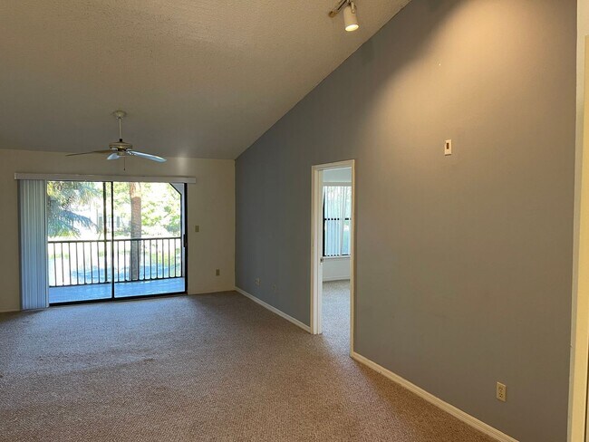 Building Photo - ANNUAL RENTAL - OASIS-2 BED 2 BATH 2ND FLOOR