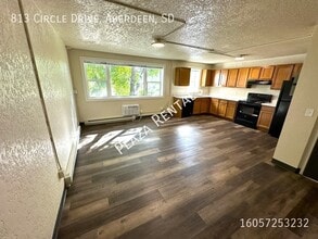 Building Photo - 906 N 2nd St