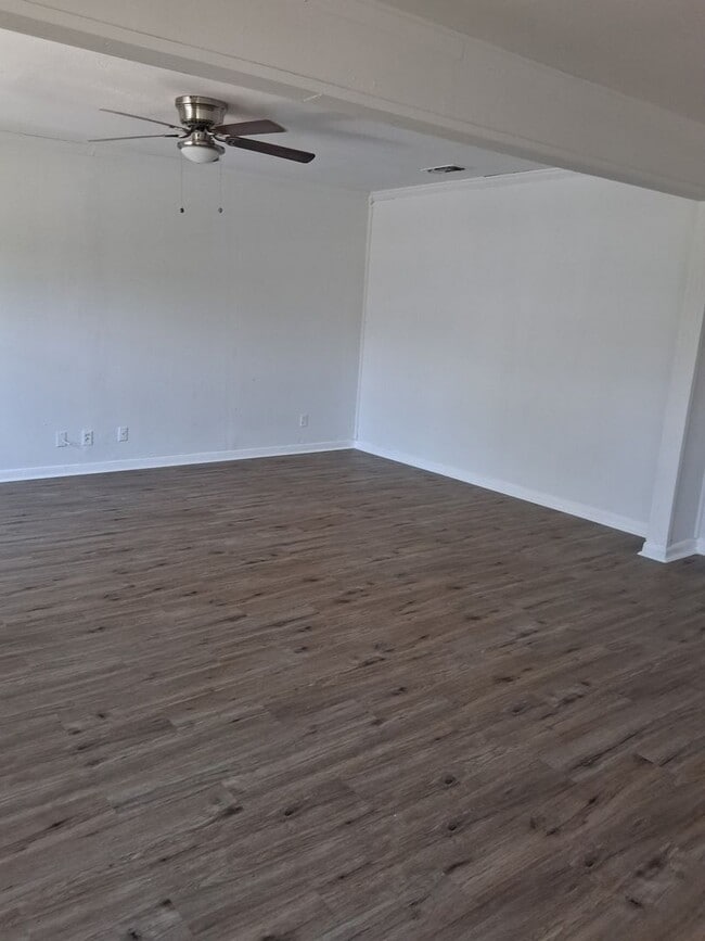 Foto del edificio - 1302 Pecan St