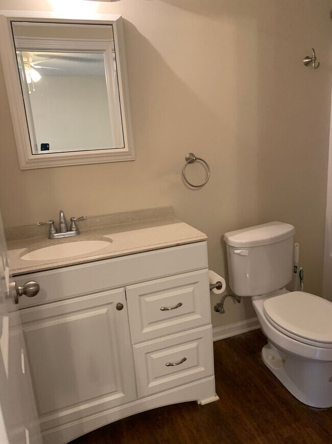 Building Photo - 3 Bedroom 2 bath home Available Soon - 8/3...
