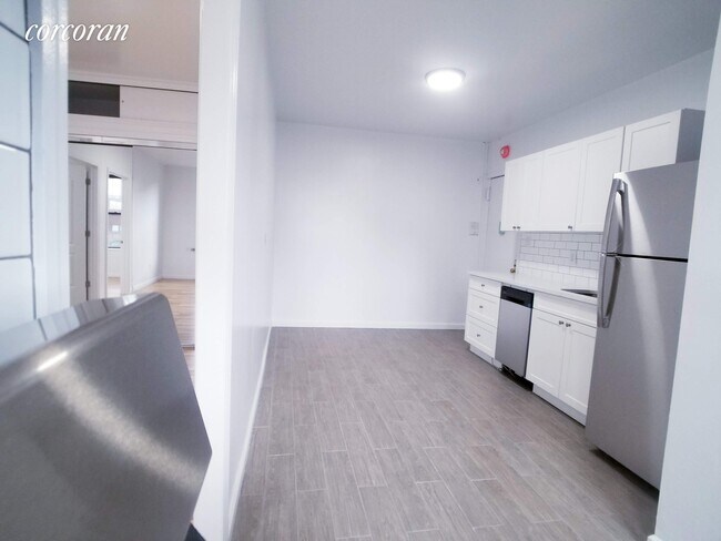 Foto del edificio - 552 Driggs Ave