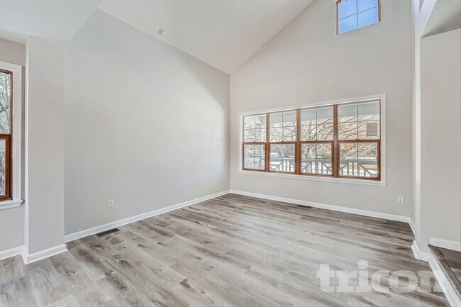 Foto del edificio - 16347 Stone Ledge Dr