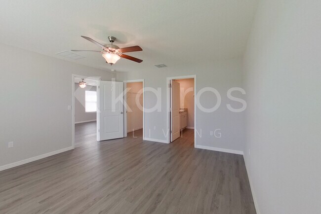 Building Photo - 8595 SW 43rd Ter