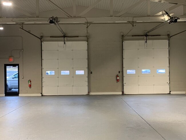 Building Photo - Warehouse space w/ small office AVAILABLE