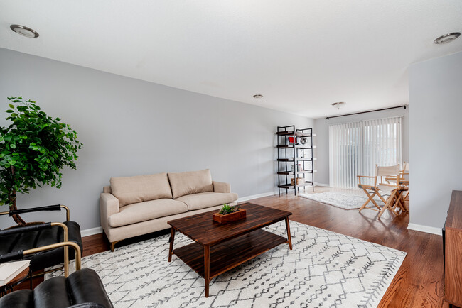 Living Room towards Reading Area - 4329 Chateau de Ville Dr