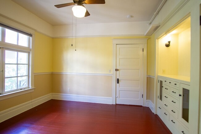 Building Photo - Heart of the City-Spacious Vintage 2-Bdr Ready Early April!