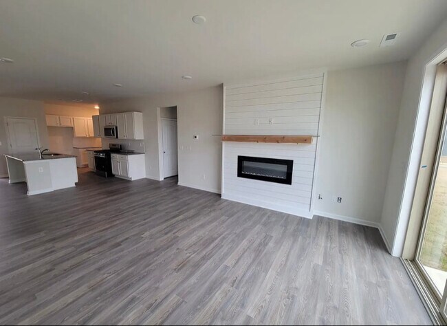 Building Photo - 1007 Maylen Trce