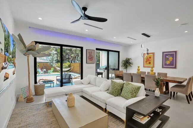 Foto del edificio - 828 SW 16th St