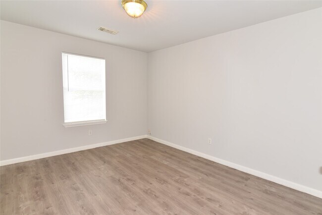 Foto del edificio - 6807 Turtlewood Dr