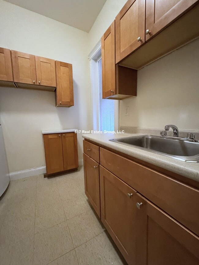 Building Photo - 29 Park Dr