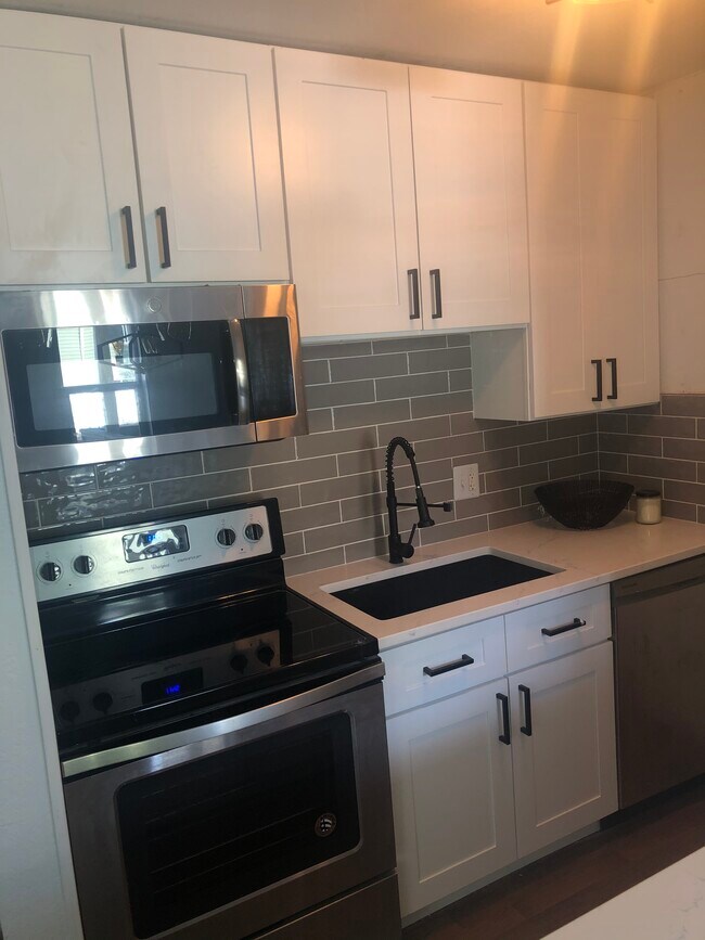 New stainless steel appliances - 3035 Oneal Pky