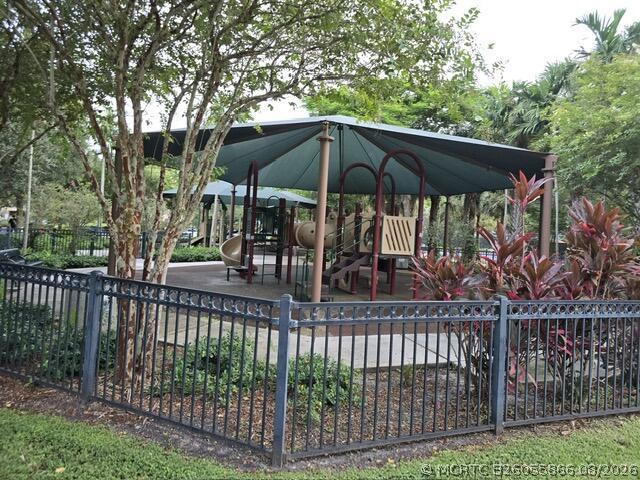 Foto del edificio - 3800 Oaks Clubhouse Dr