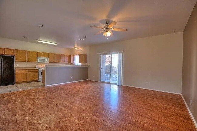 Foto del edificio - 3 bed 2 bath single level home