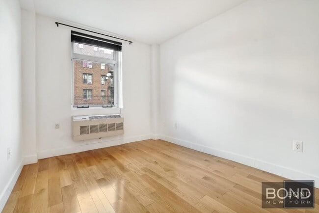 Foto del edificio - 12-22 30th Avenue