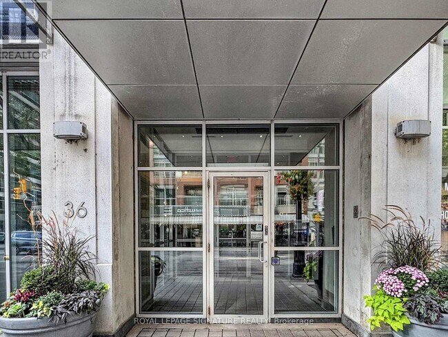 Photo du bâtiment - 36 Blue Jays Way