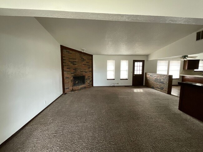 Foto del edificio - 3 bed, 2 bath, 2 car garage