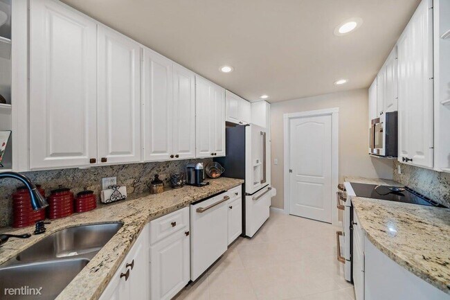 Building Photo - 3 br, 2.5 bath House - 2117 Tigris Dr 1