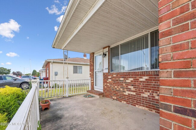 Building Photo - 202 Bonaire Dr