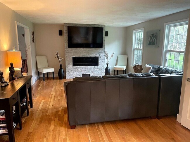 Foto del edificio - 1490 Great Pond Rd