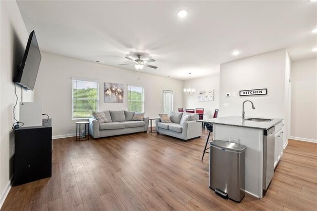 Building Photo - 6373 Rosetta Dr
