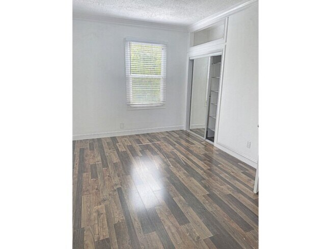 Photo - NEW LISTING! Upper End 2BR/2BA,Granite, Ha... House