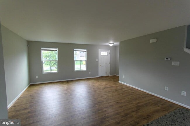 Building Photo - 123 Singleton Way