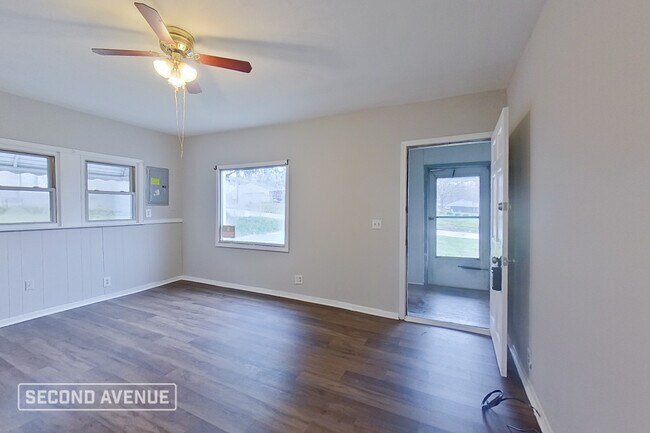 Foto del edificio - 1635 Bronson Rd